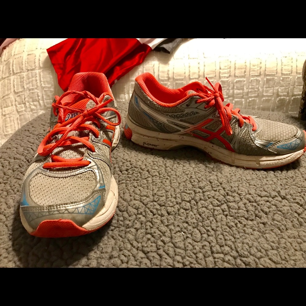 ASICS women’s tennis shoes